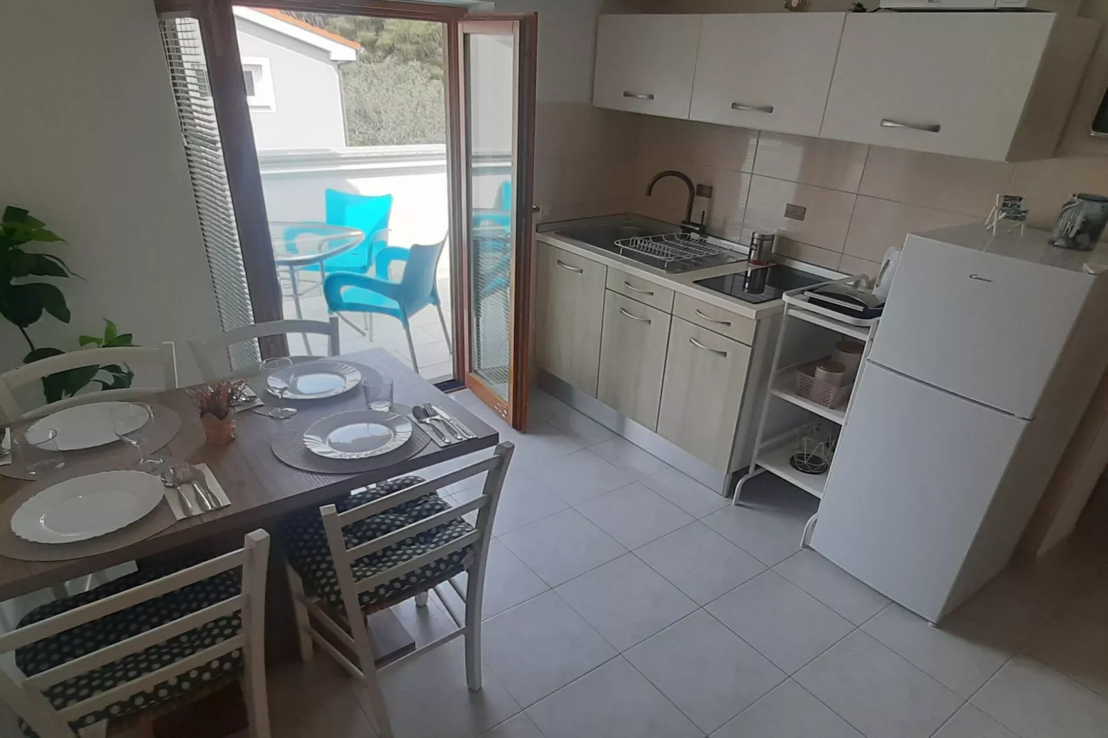 Modern and Bright Fazana Apartment with Balcony and Sea View - One Bedroom Apartment with Balcony and Sea View-Cuisine
