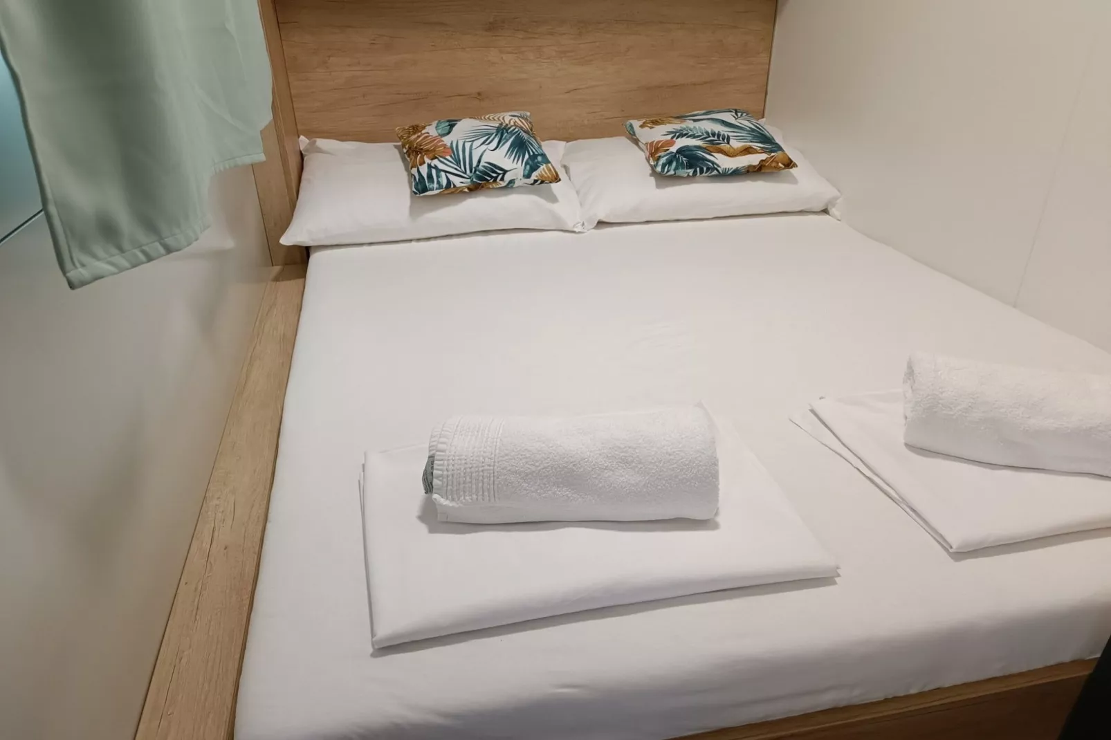 Comfort Two Bedroom Mobile Homes Pirovac - Standard Two Bedroom Mobile Home with Sea View and Terrace