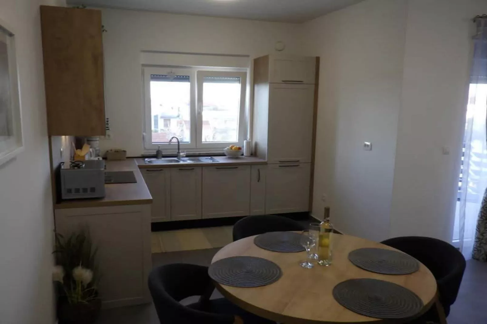 Cozy Apartment Bili - Two Bedroom Apartment-Küche