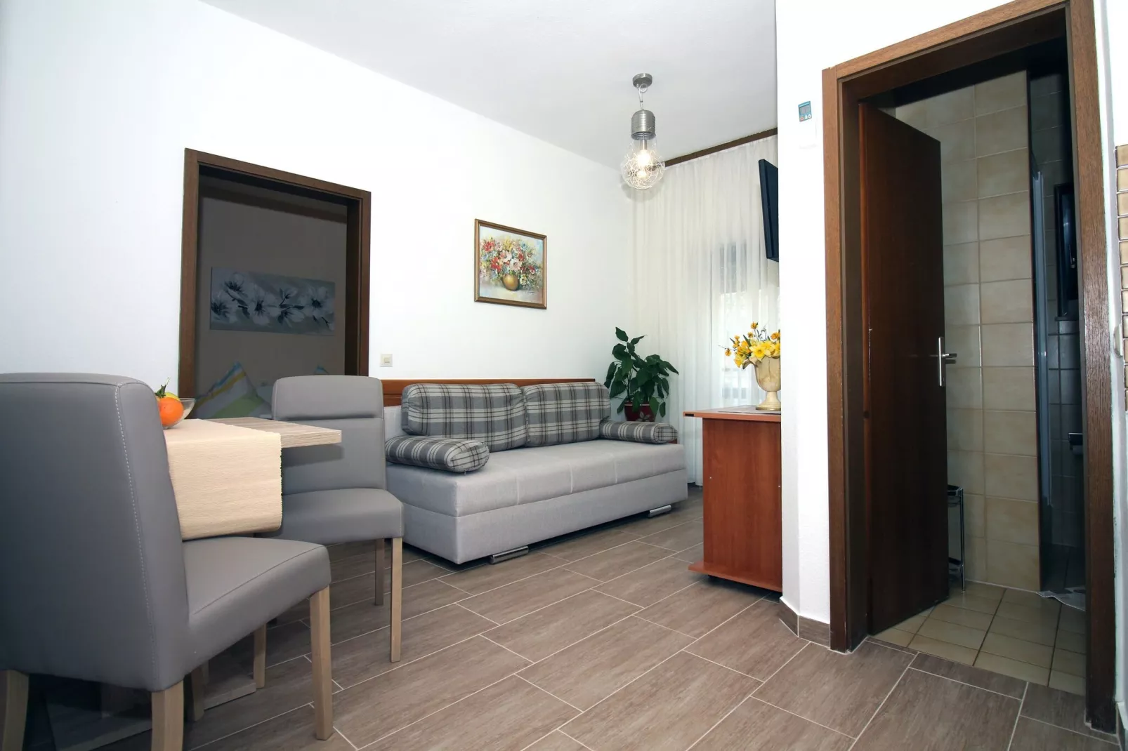 Zadar Coastal Haven - One Bedroom Apartment Ground Floor-Salon