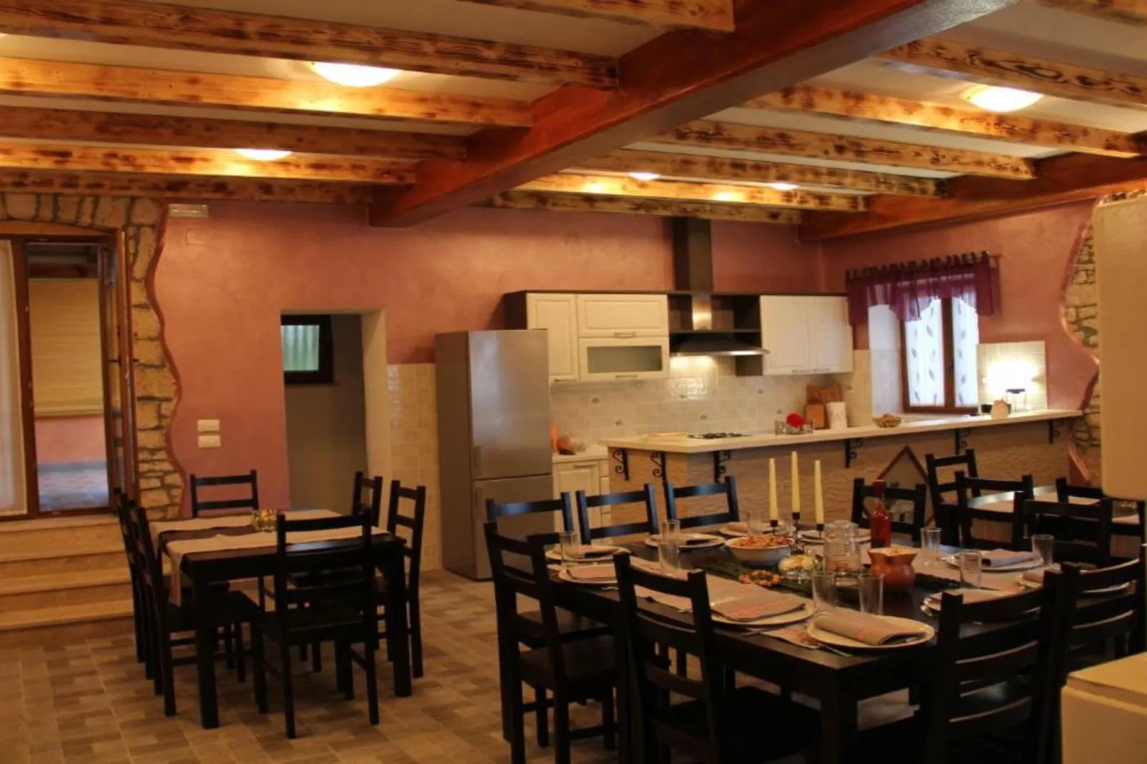 Authentic Istrian Holiday Home for Unforgettable Stays - Three Bedroom Holiday Home with Private Pool-Salle à manger