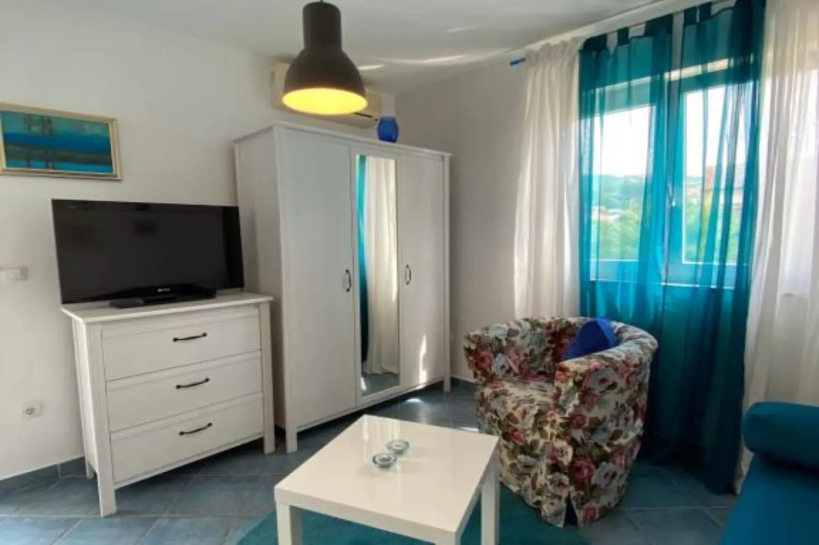 Apartments Lara Rab - One Bedroom Apartment with  Balcony-Wohnzimmer