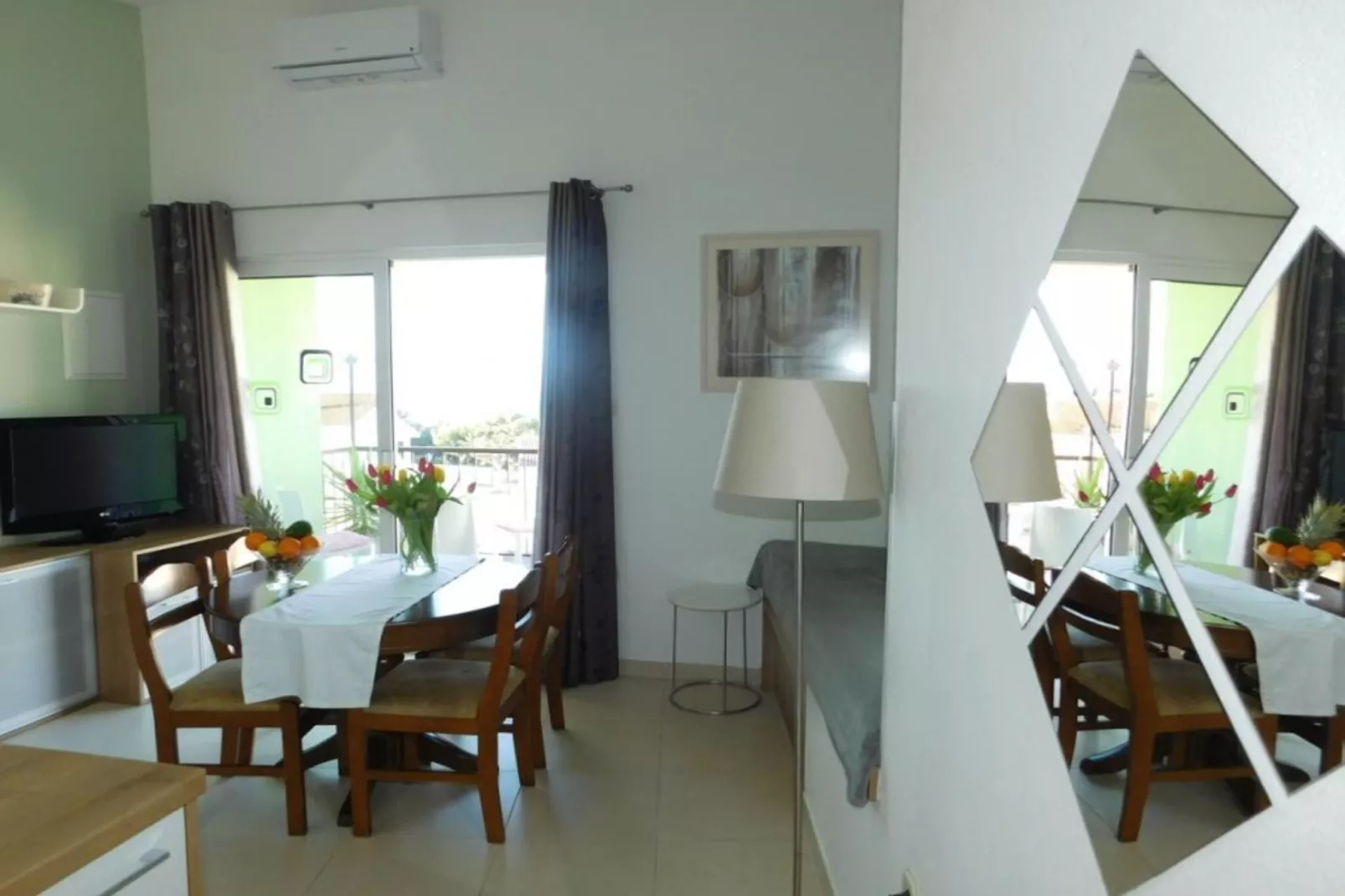 Apartments Roščić -  Classic Two Bedroom Apartment with Balcony and Sea View-Wohnzimmer
