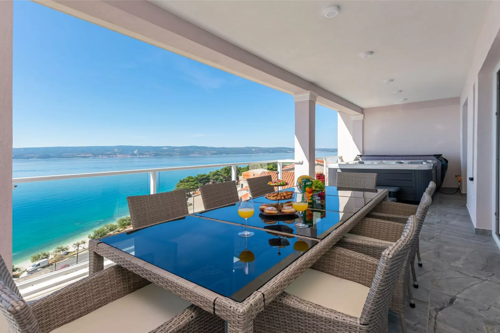 Apartments Hope (Dugi Rat) - Three-Bedroom Apartment with Jacuzzi  (Stanko)-Salle à manger