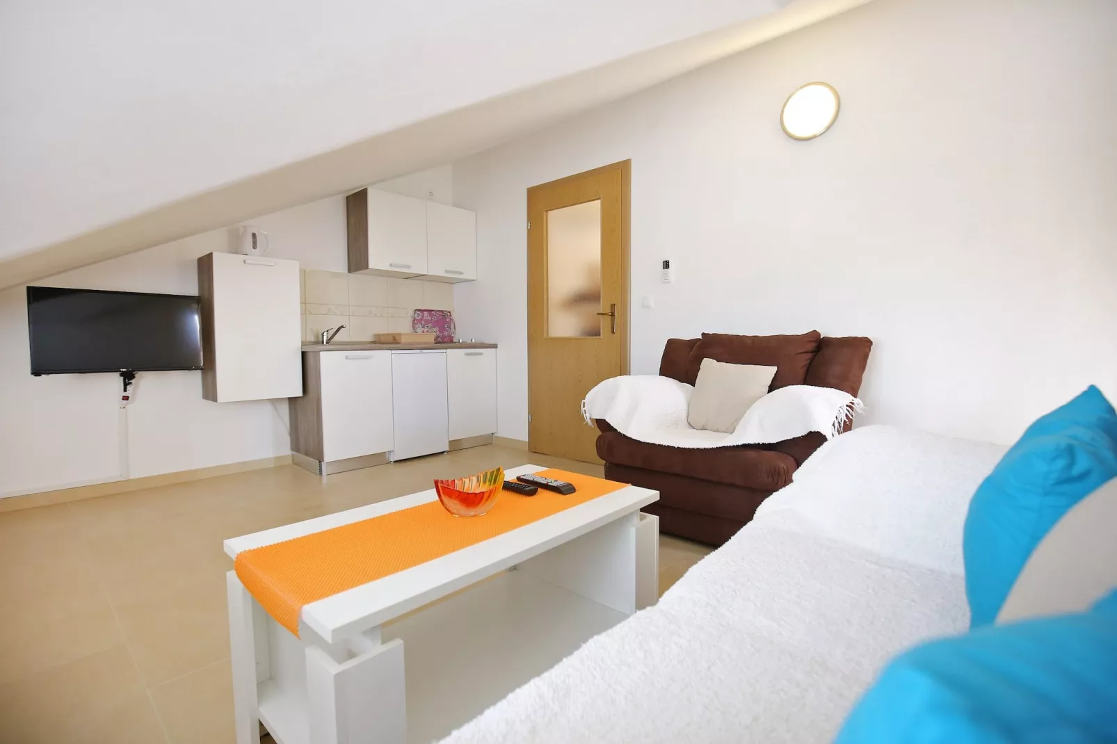 Apartments Kapetan -  Standard Studio Apartment with Terrace-Living room