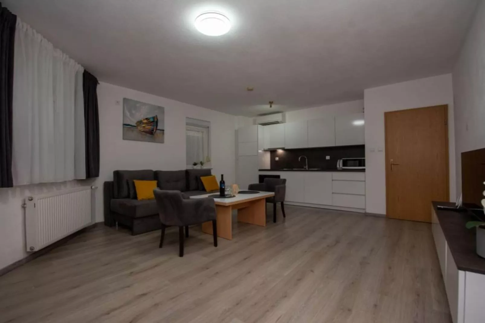 Villa Tomi - Standard One Bedroom Apartment (8)-Living room
