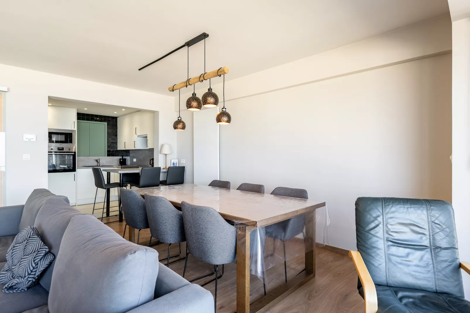 IRIS ZD 16-Dining room
