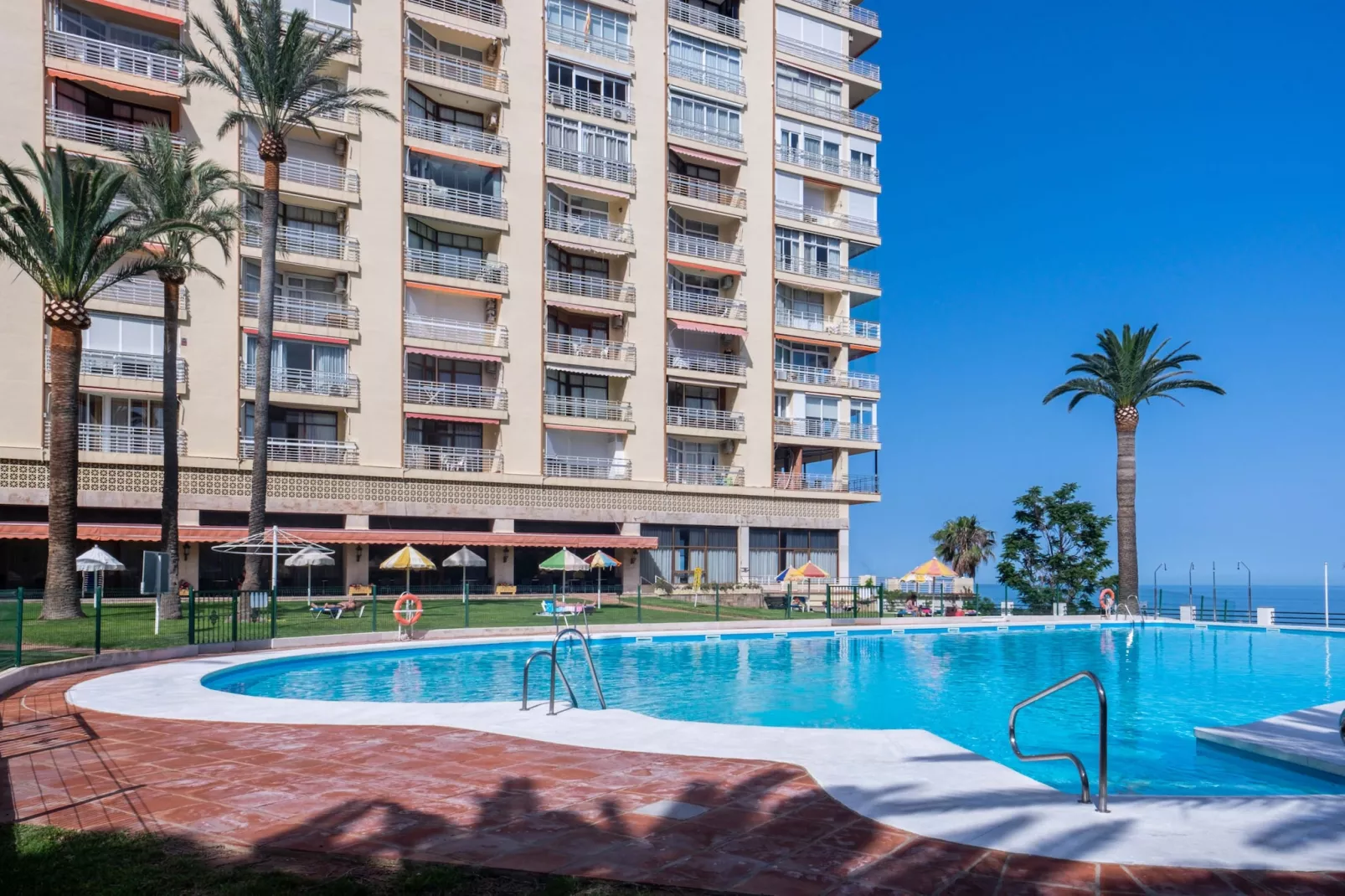 1008 Torre - Schwimmbad