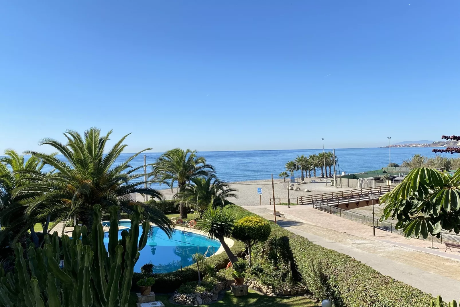 Stella Maris Beachfront 1A by Casasol-Piscine