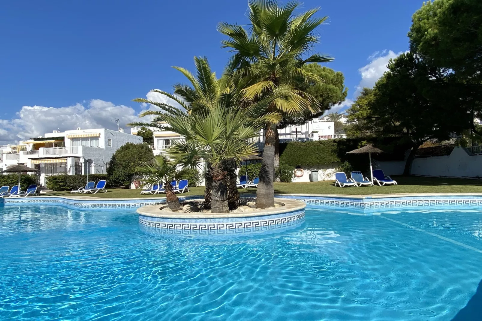 Paraiso Blanco 16A Apartments by Casasol-Piscine