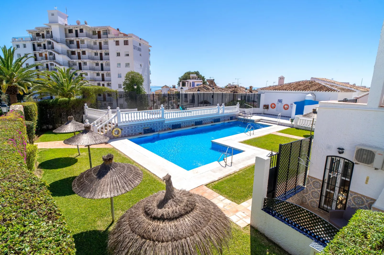 Verano Azul Seasun 90B by Casasol-Swimming pool
