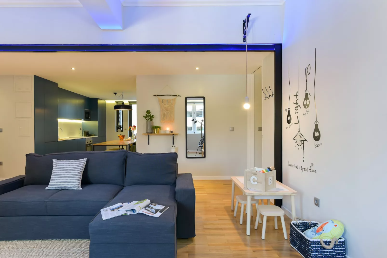 Feel Porto Merlot Townhouse-Living room