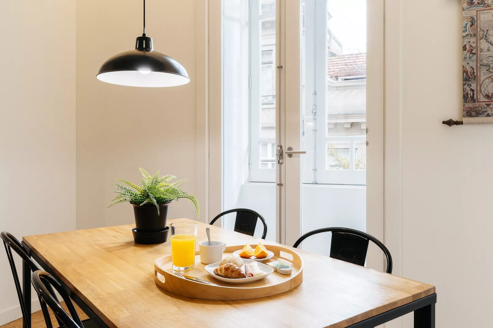 On Trend Nightlife Studio 203-Dining room