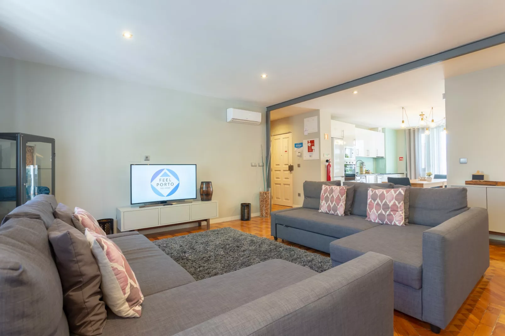 Feel Porto Ruby Townhouse-Living room