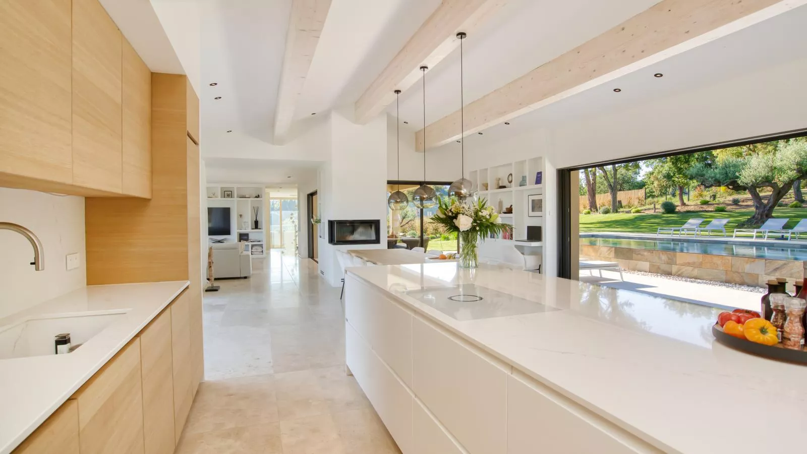 Vue Saint Tropez-Kitchen