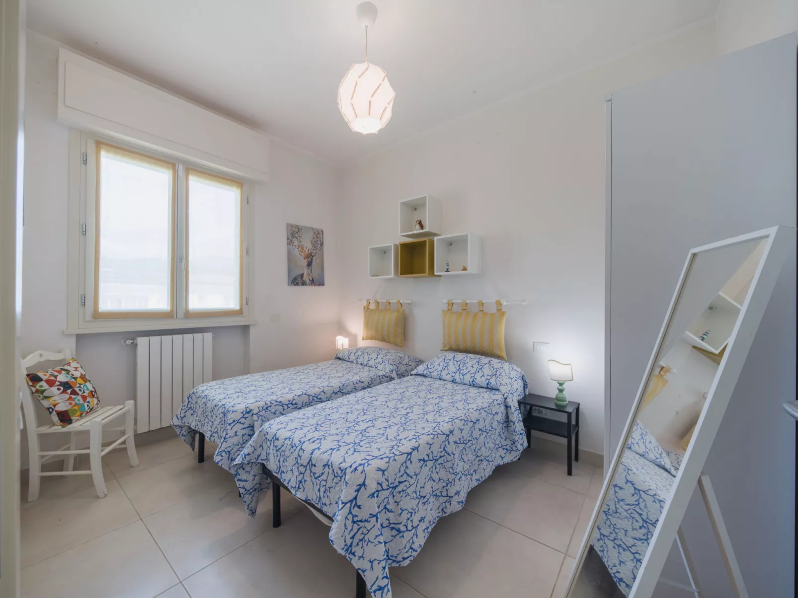White Home-Drinnen