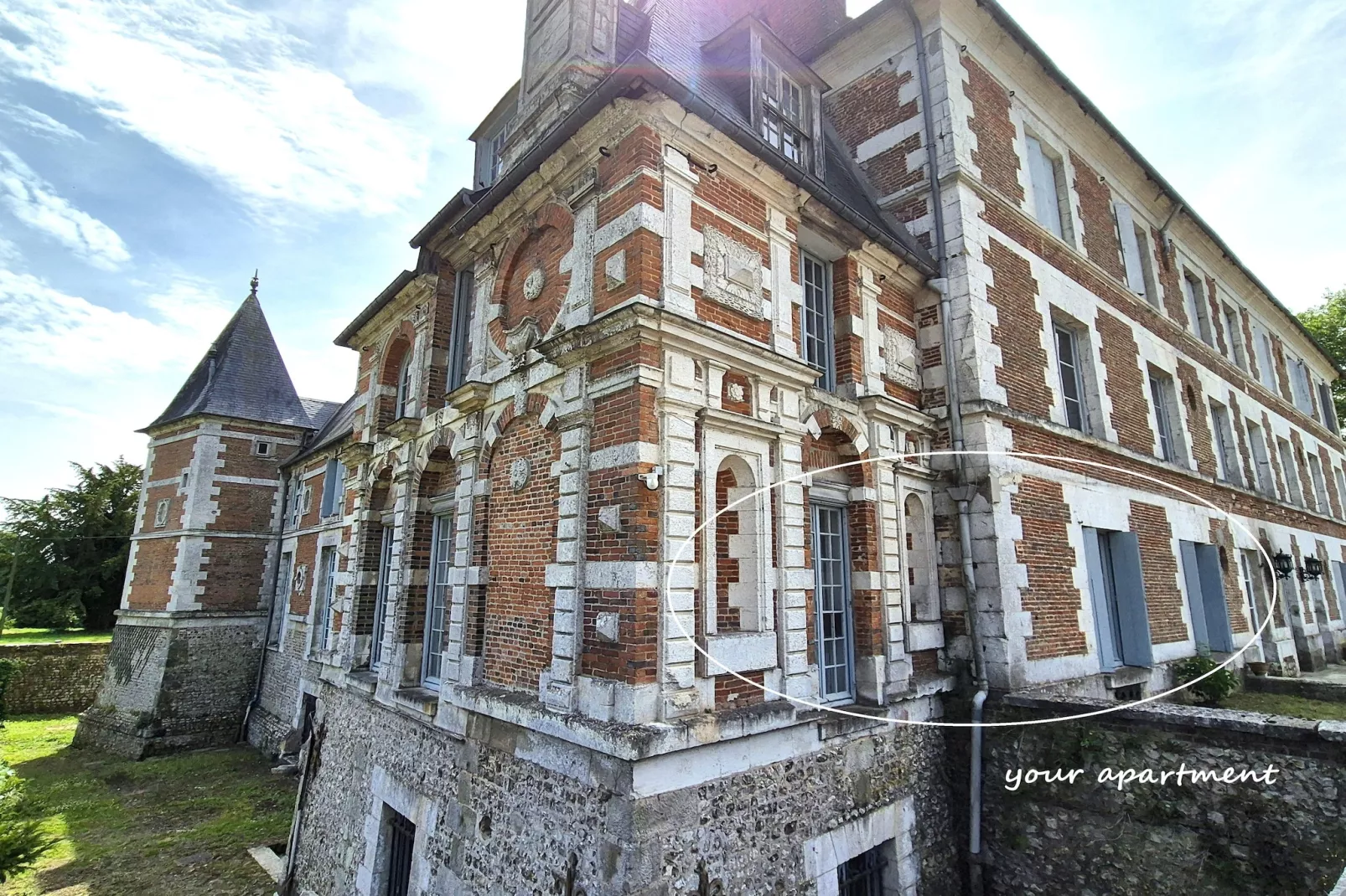 Appartement au Château de Baclair-Exterior in summer