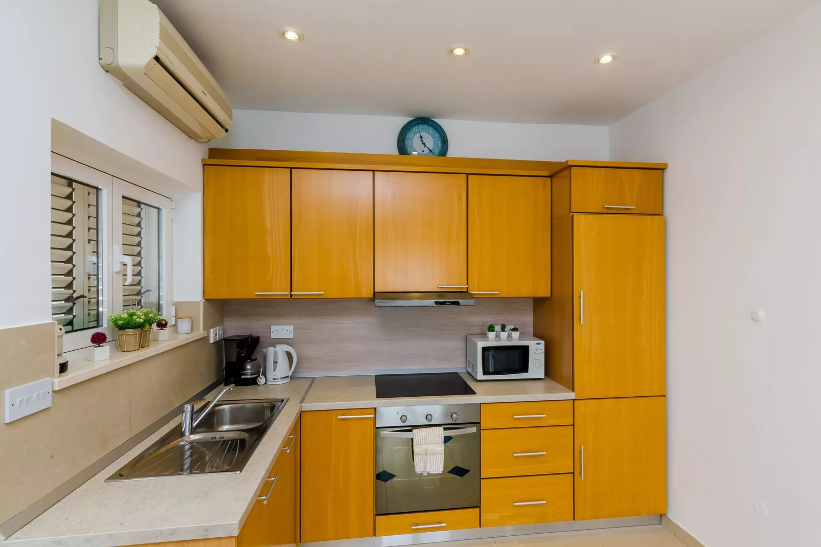 Apartment Franceska -Two-Bedroom Apartment with Terrace and Sea View-Cuisine
