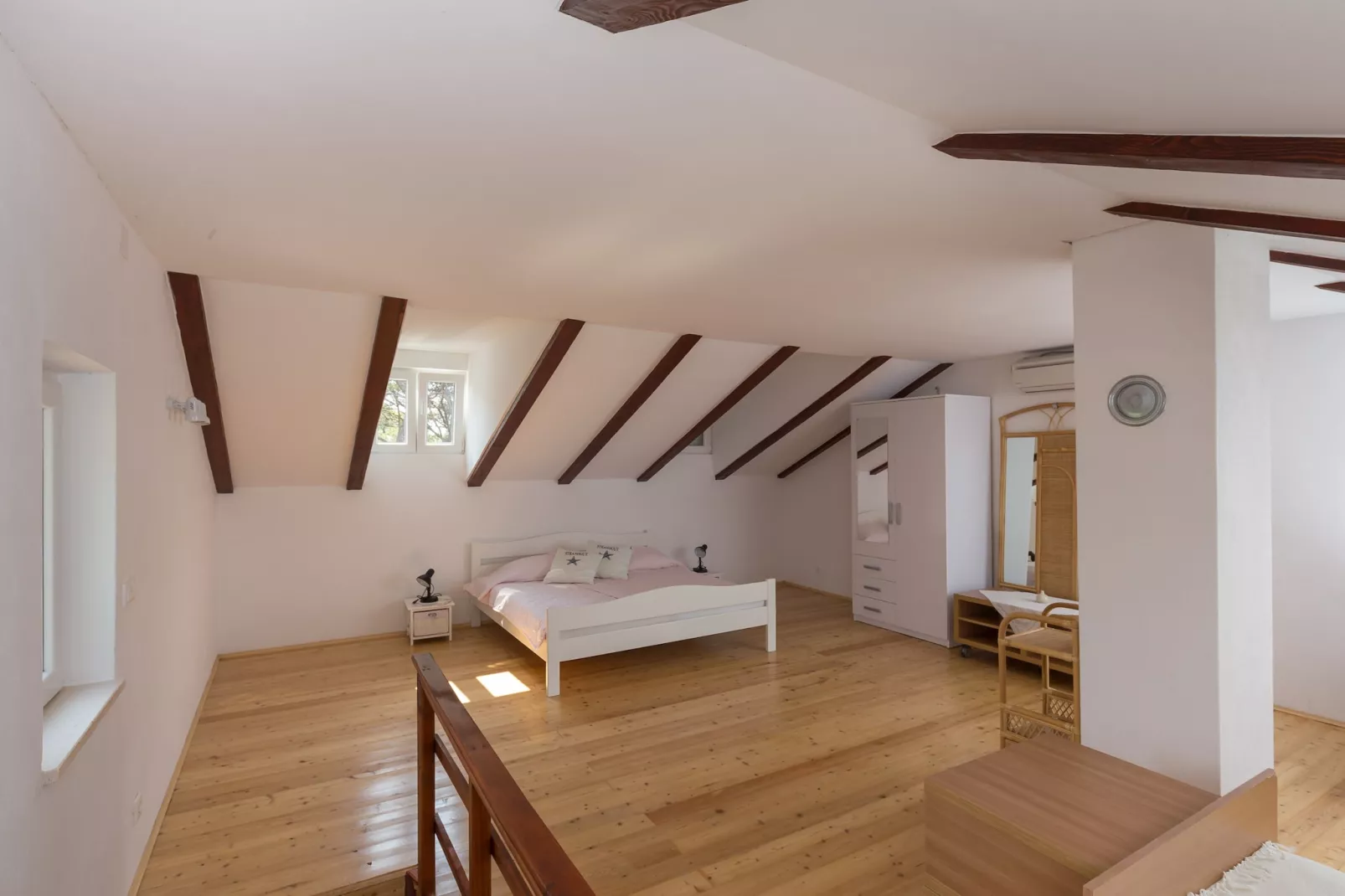 Holiday Home Jekavac -Three Bedroom Apartment with Terrace and Sea View