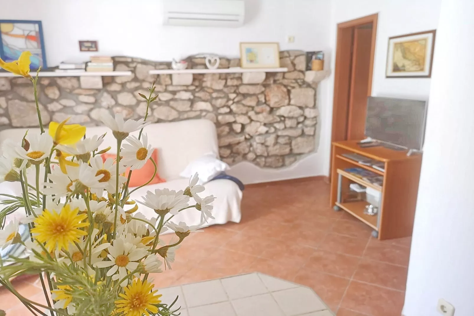 Olive's Apartment-Two Bedroom Apartment with Terrace-Wohnzimmer