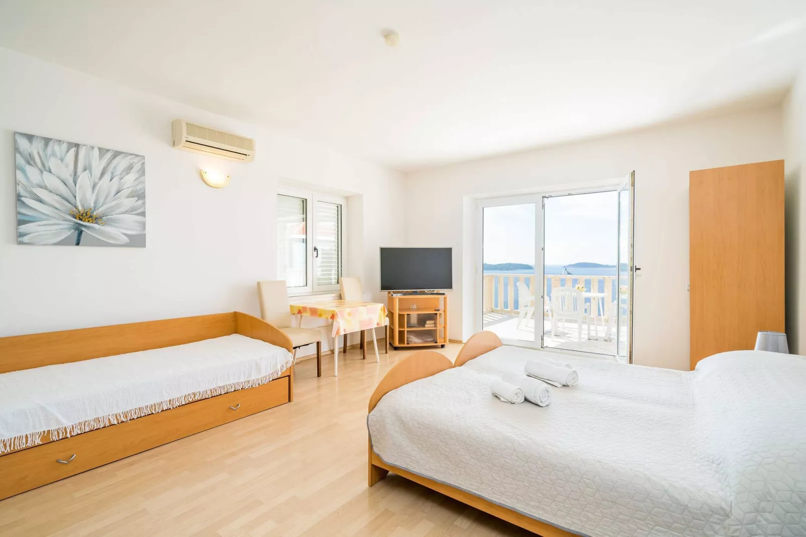 Apartments Marnic Blue Chill- Comfort Studio Apartment with Balcony(S4)-Schlafzimmer