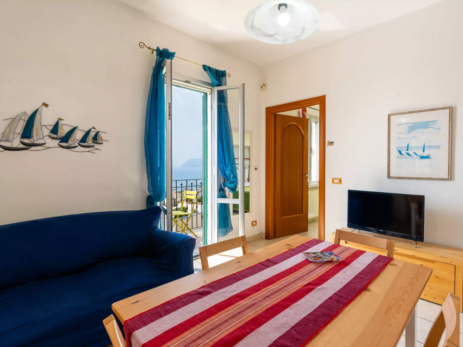 Belvedere Blu-Inside