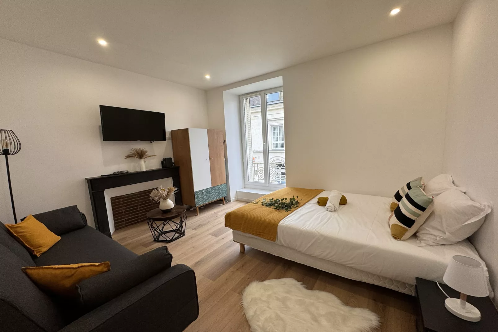Le Cocon-3p-Centre-Cosy-Wohnzimmer