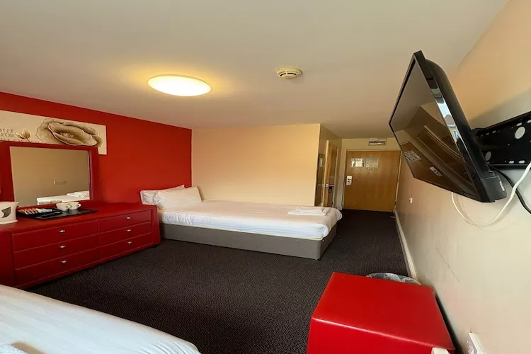 GO2 Gloucester Hotel by OYO  Double Room-Bedroom