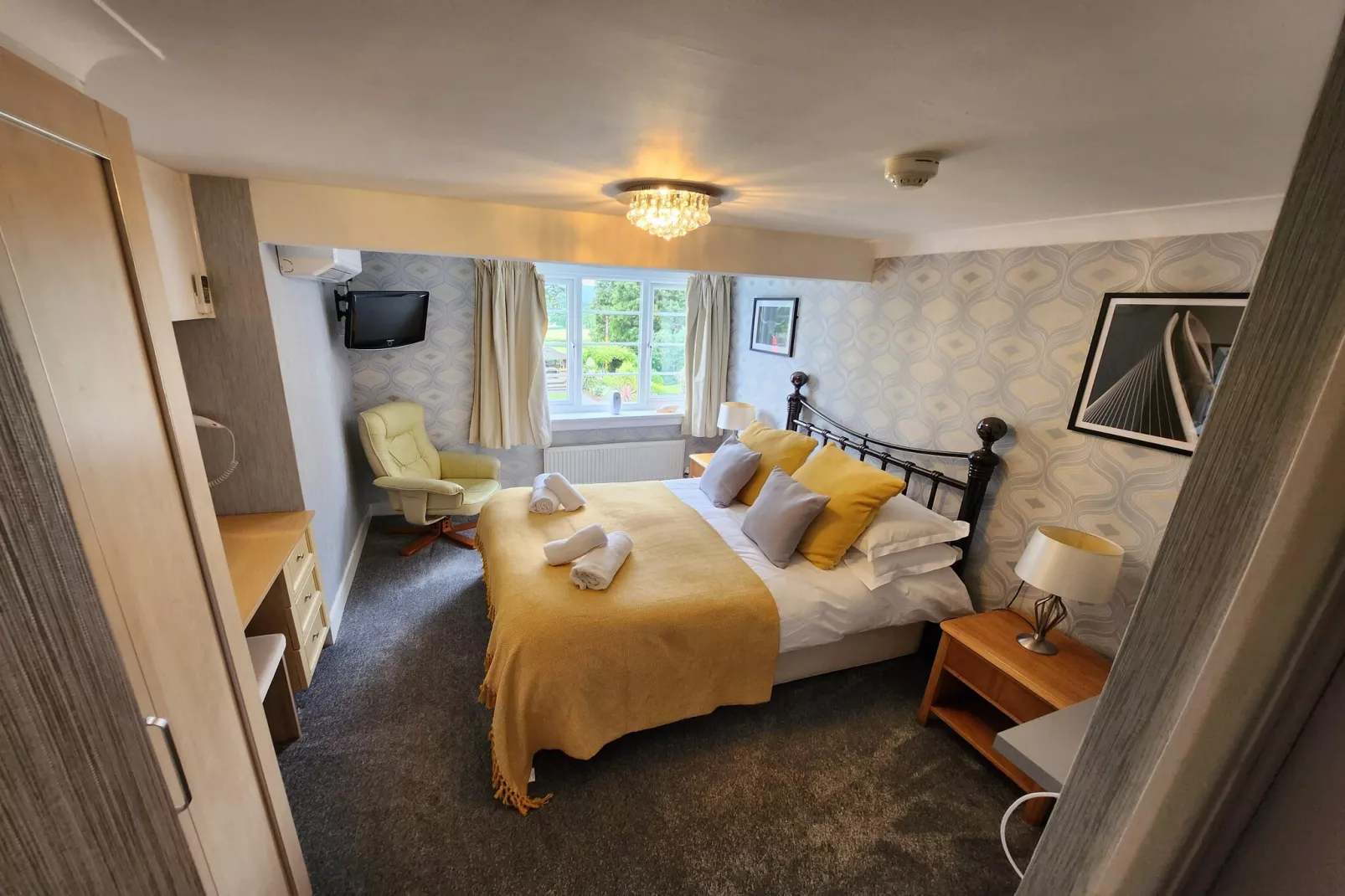 Lavendar Double Room-Bedroom
