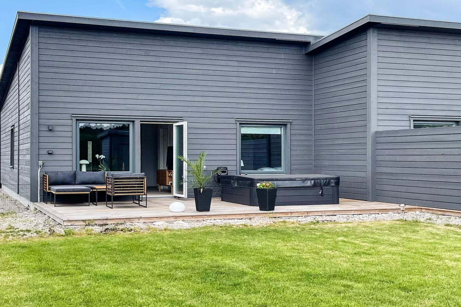 5 Sterne Ferienhaus in MÖRBYLÅNGA-Im Freien