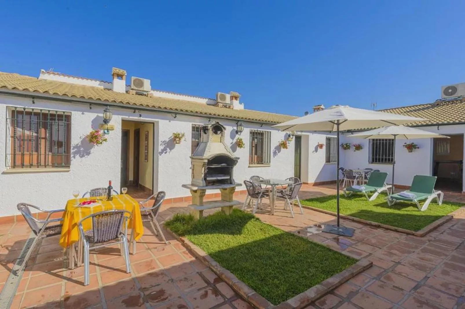 La Posada Rivero Rural-Gardens in summer