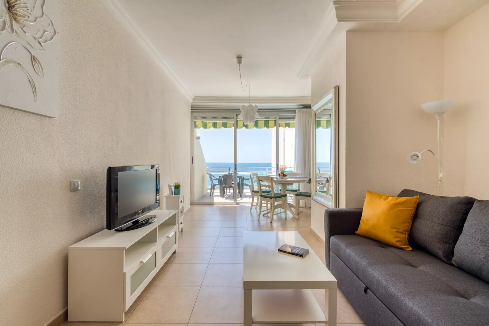 Front line with nice terrace By CanariasGetaway-Wohnzimmer