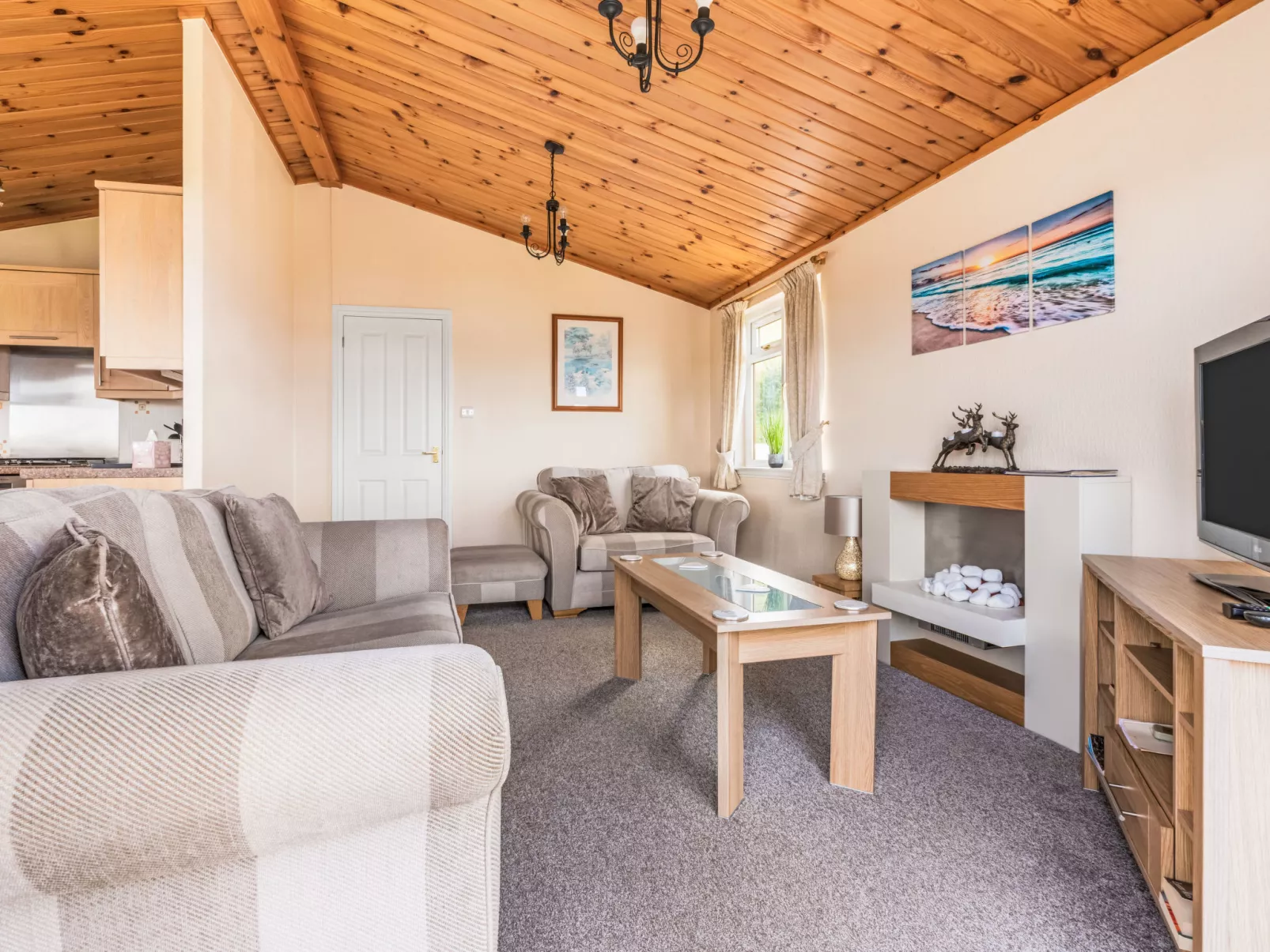Loch Side Lodge 5-Drinnen