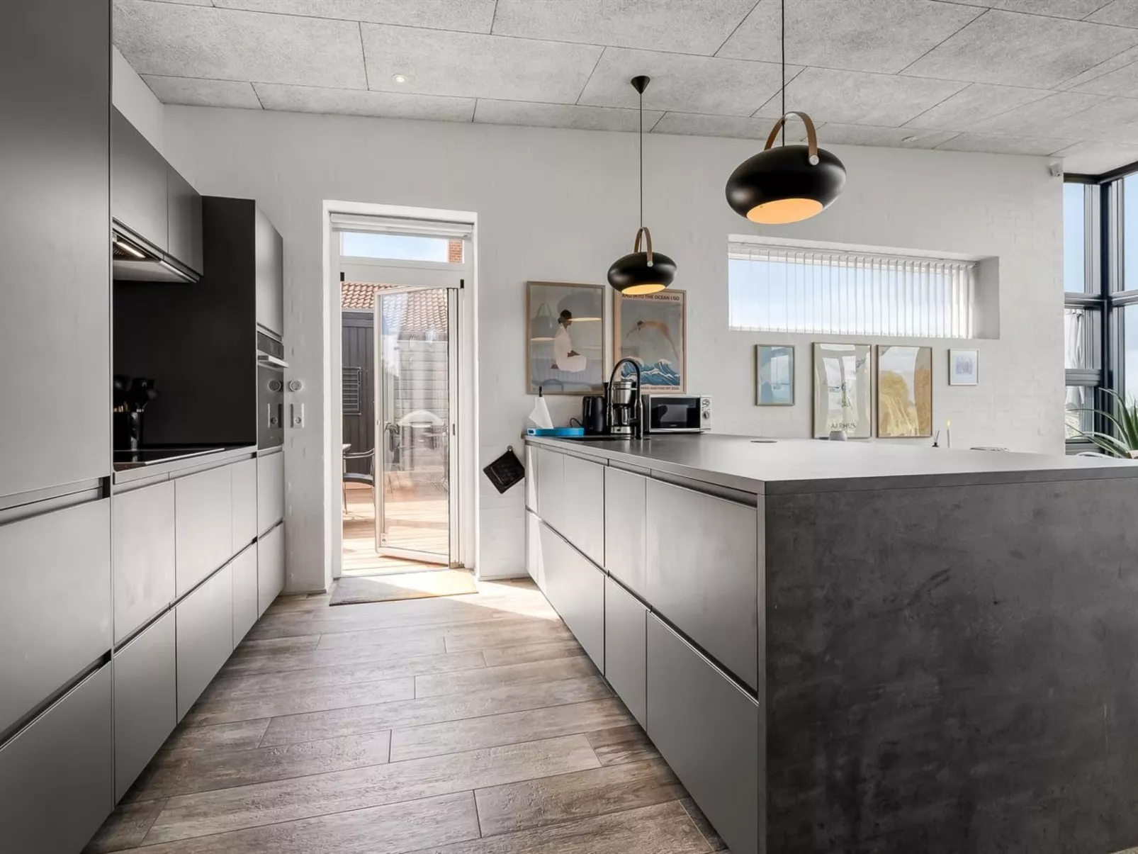 "Bondi" - 75m from the sea-Inside