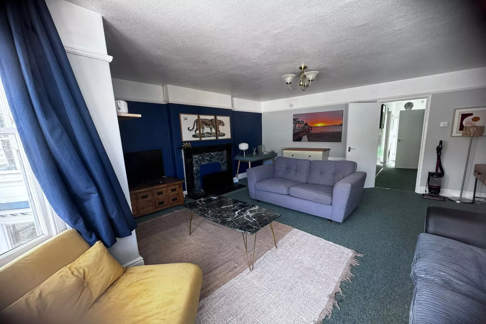 SEASIDE  Two Bed Room Apartment  4 Guest-Living room