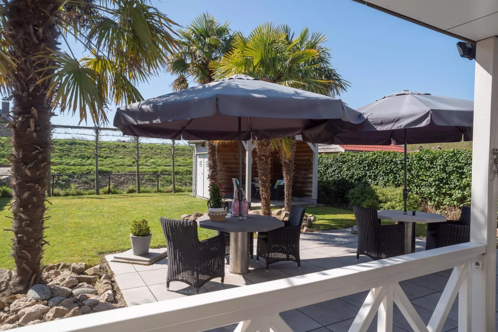 Villapark De Oesterbaai 134-Jardins en été