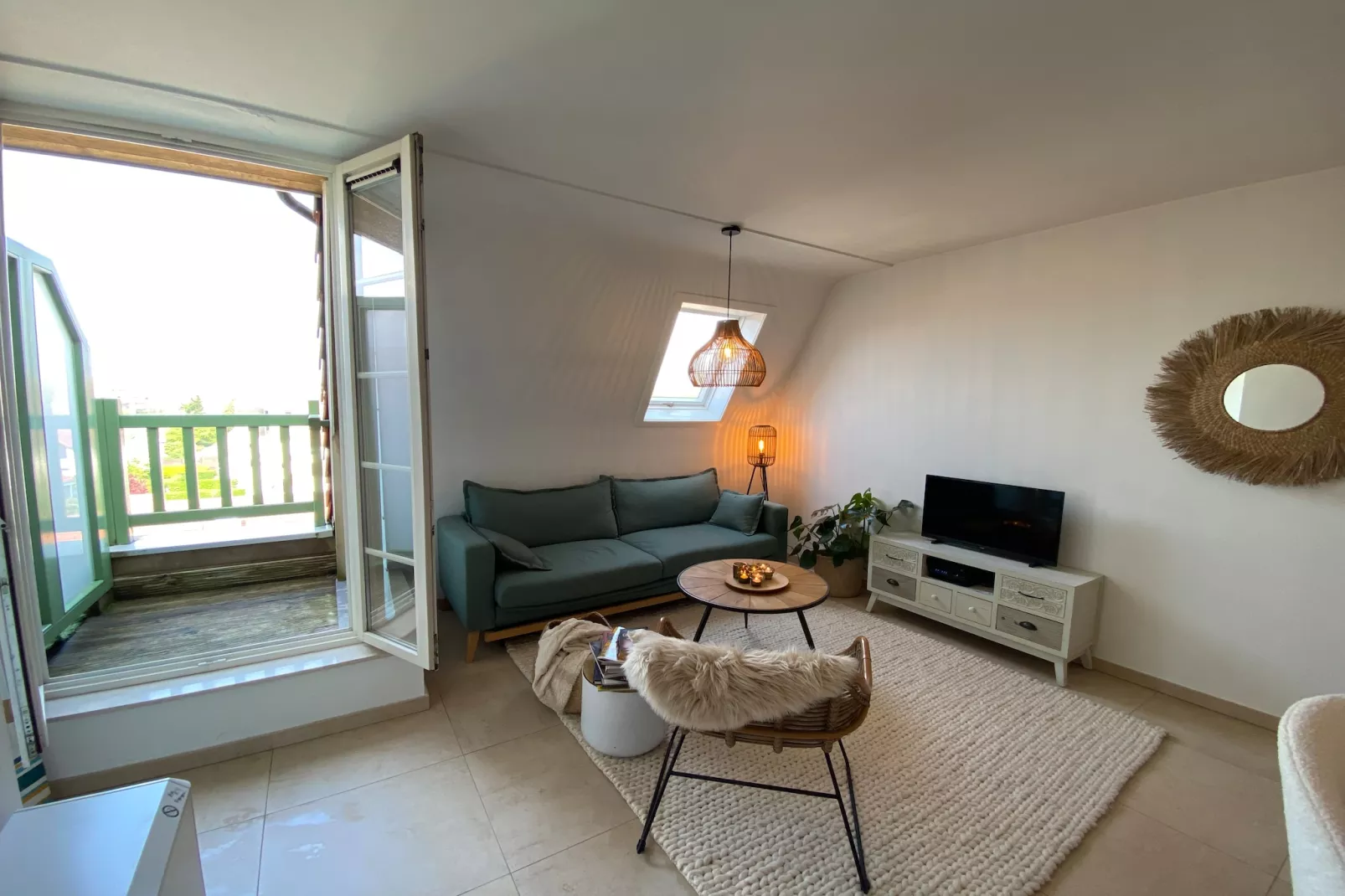 SEAPORT 0304-Living room