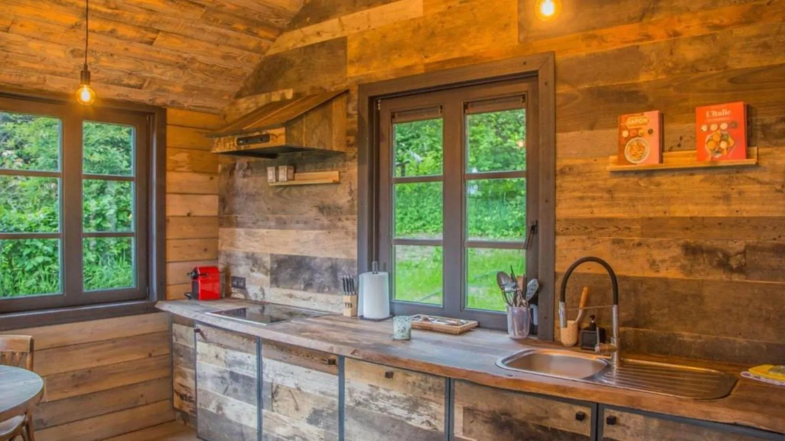Be Chalet-Kitchen