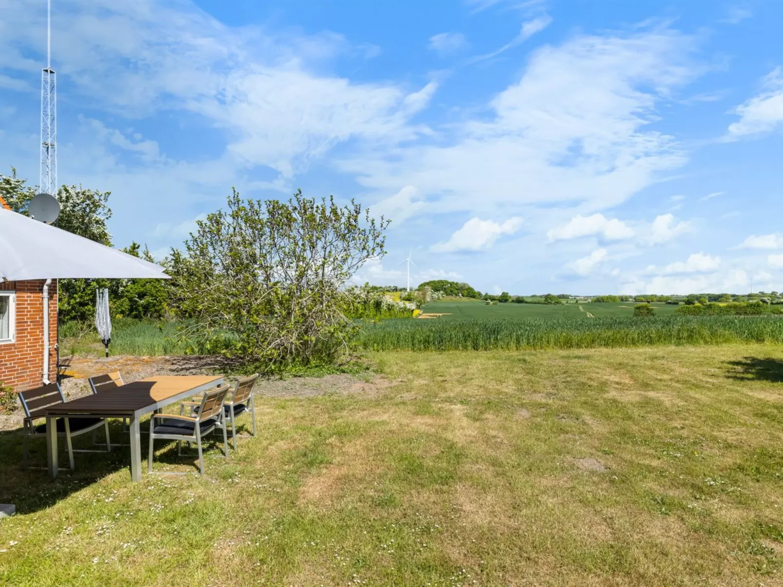"Alisa" - 2.5km from the sea-Outside