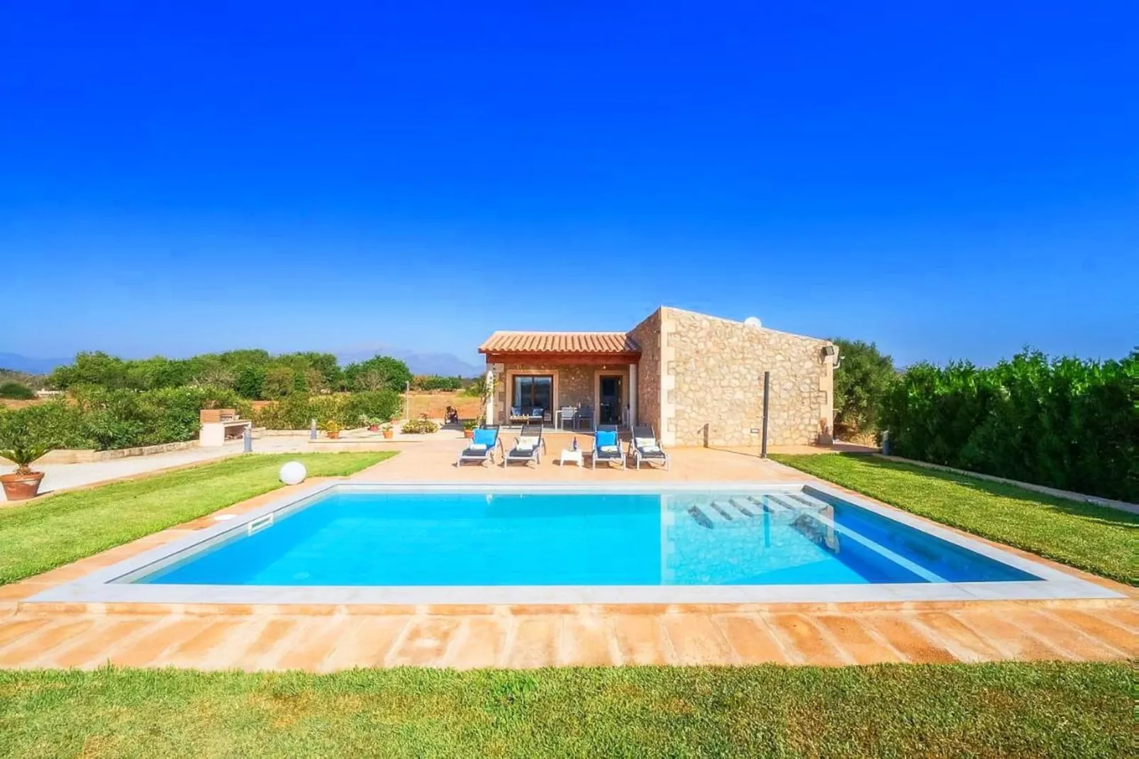 El Rafal de Son Albe-Exterior in summer