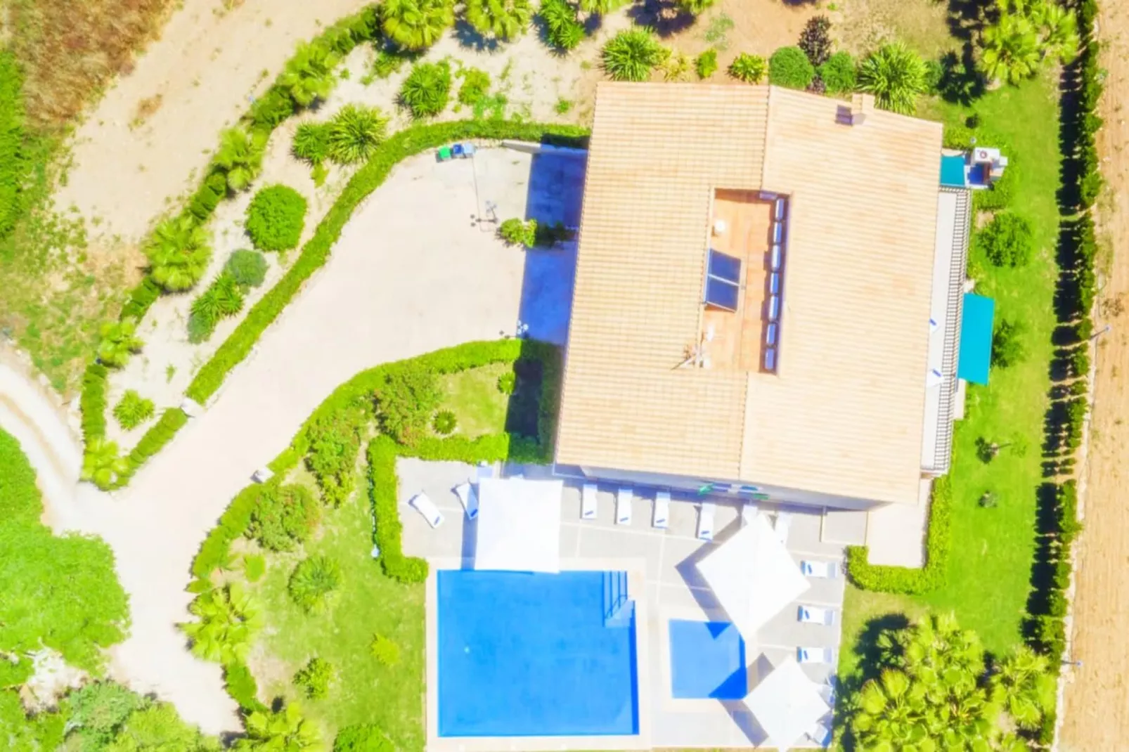 Villa Palmeral in Pe-Exterior in summer