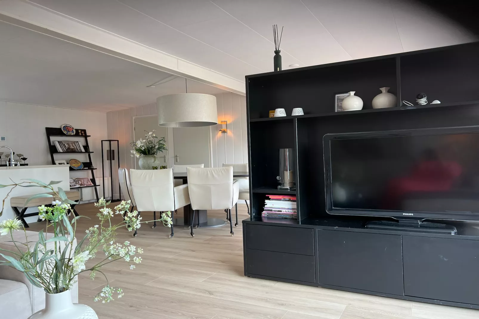 Eureka 103-Living room