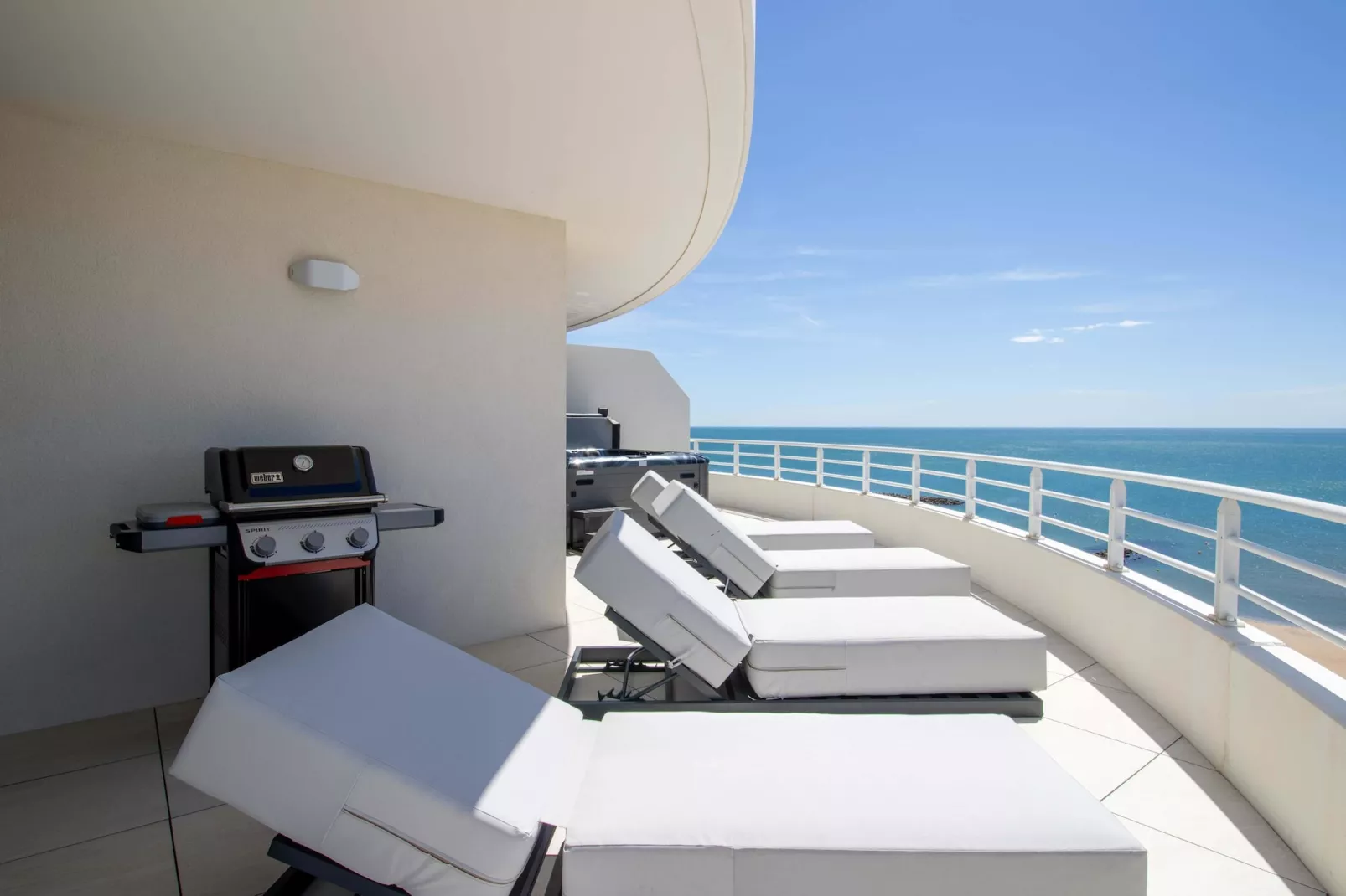 B901-Terrasse / balcon