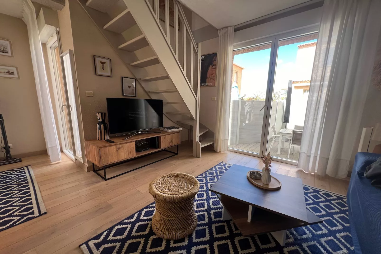 80 Lacas-Living room