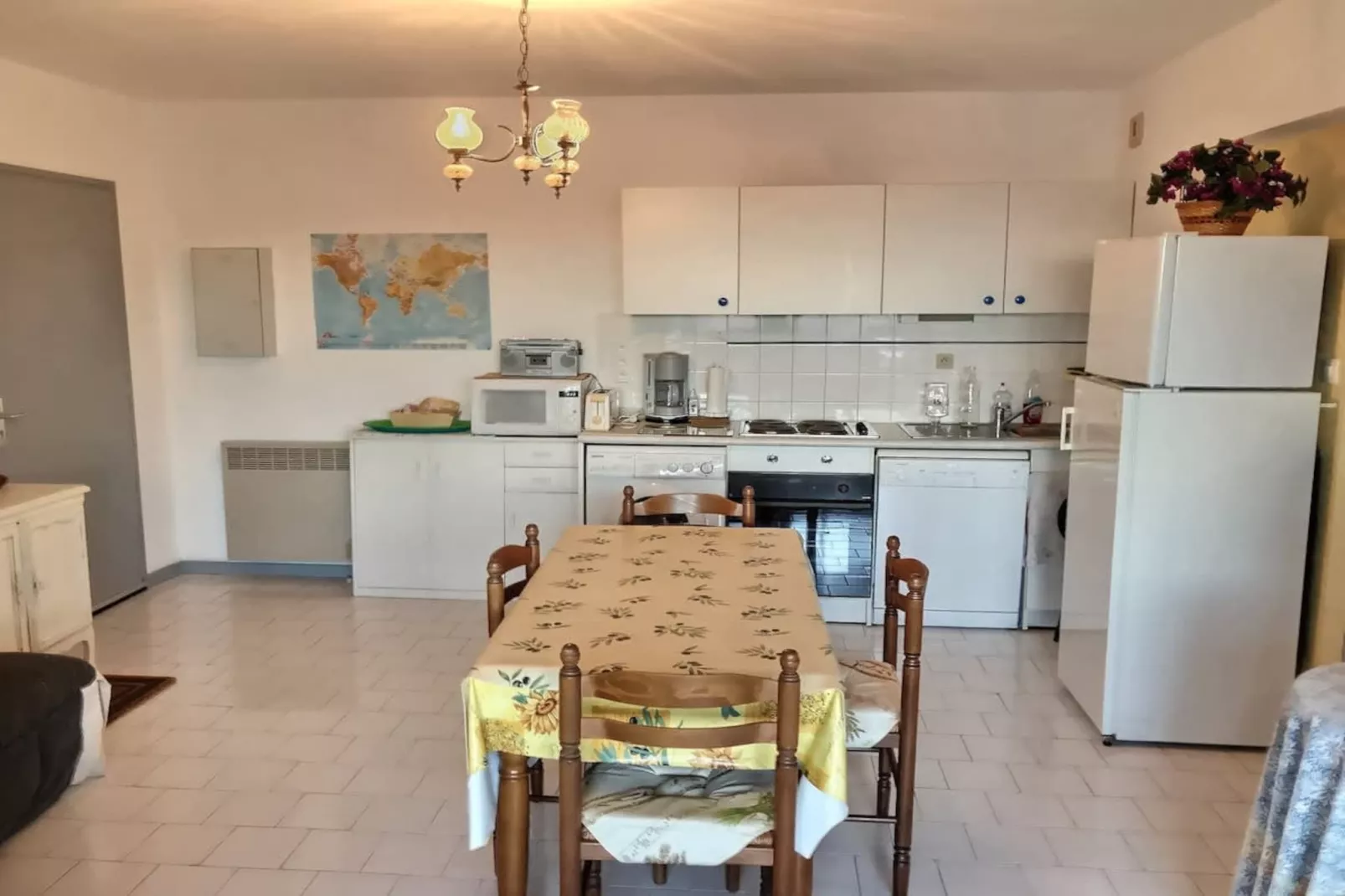 LOU 172 GINESTET-Kitchen