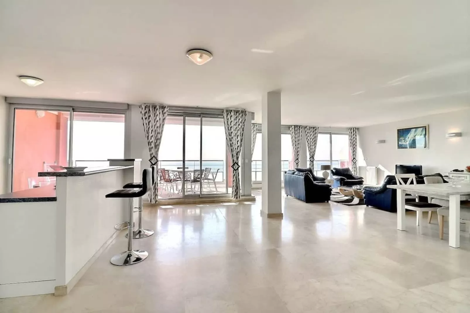 157 LENGAY (302)-Salon