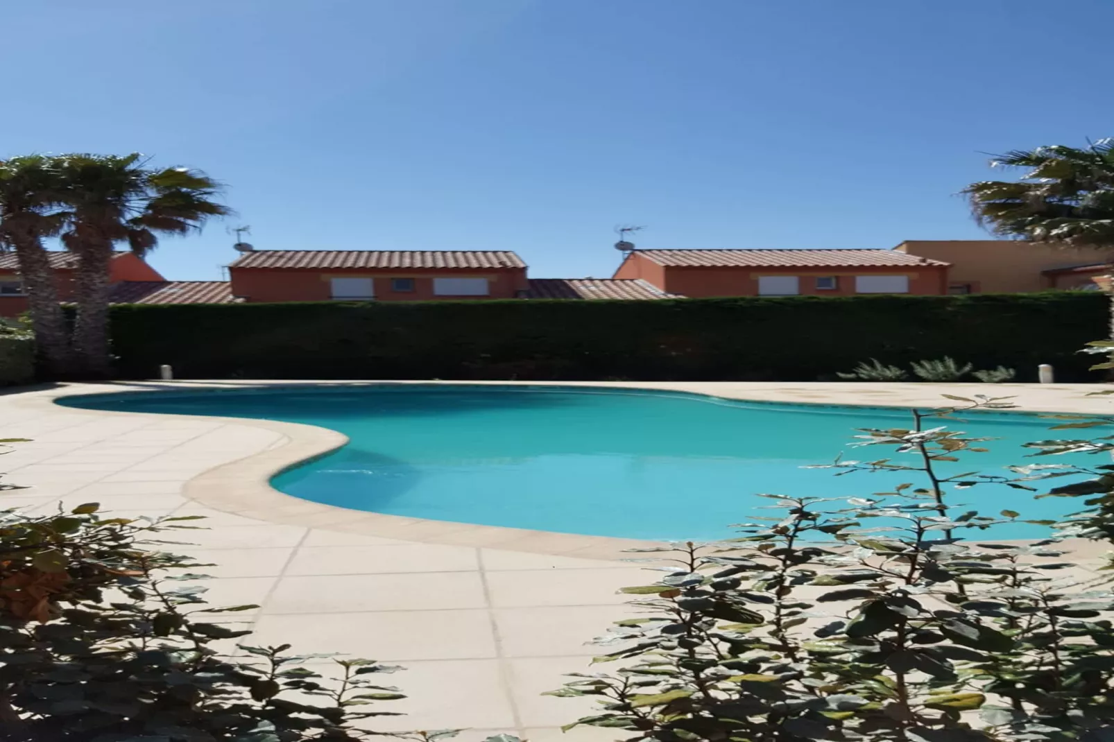 166 VERON-Swimming pool