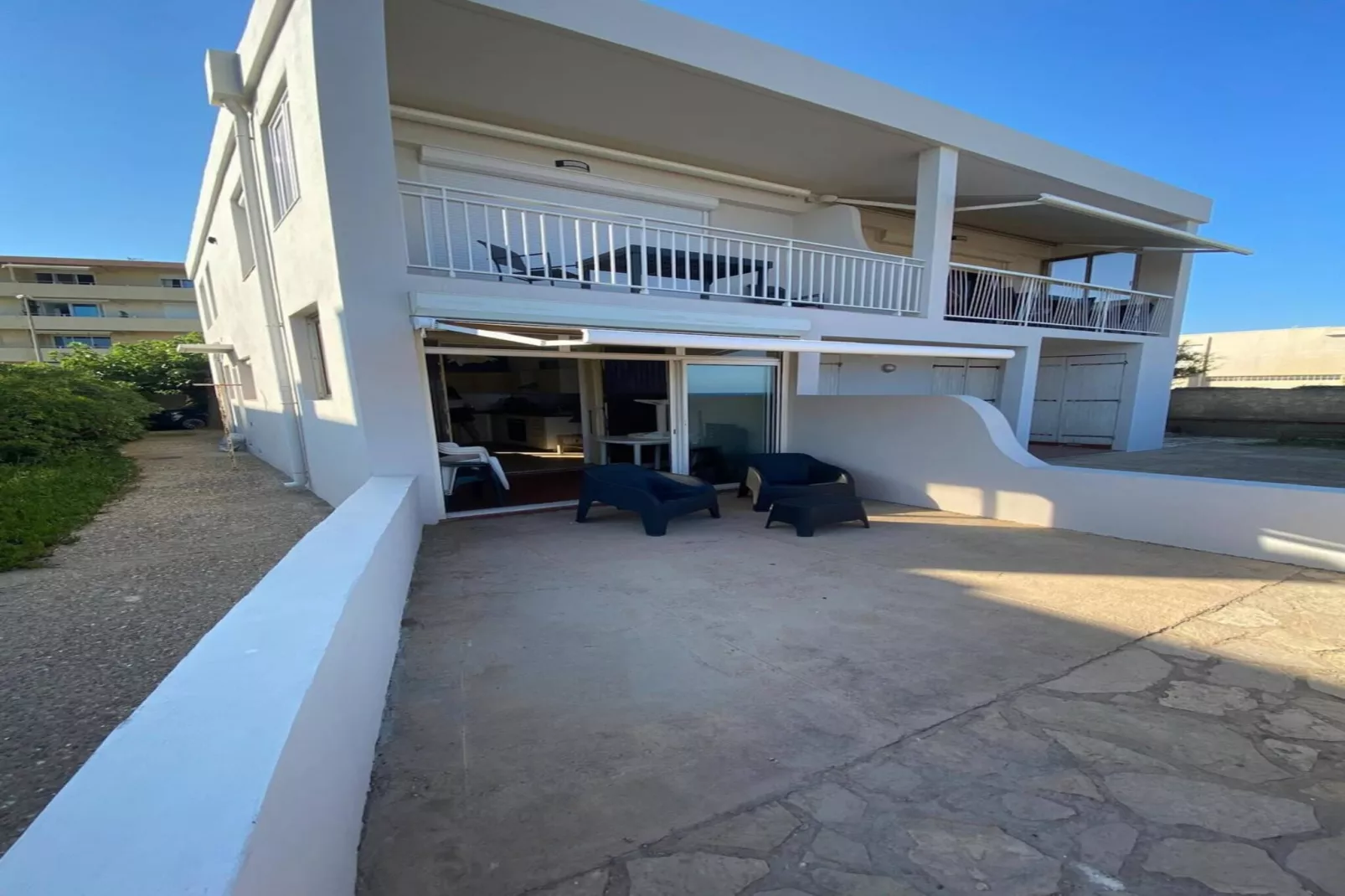 57 Testut-Exterior in summer