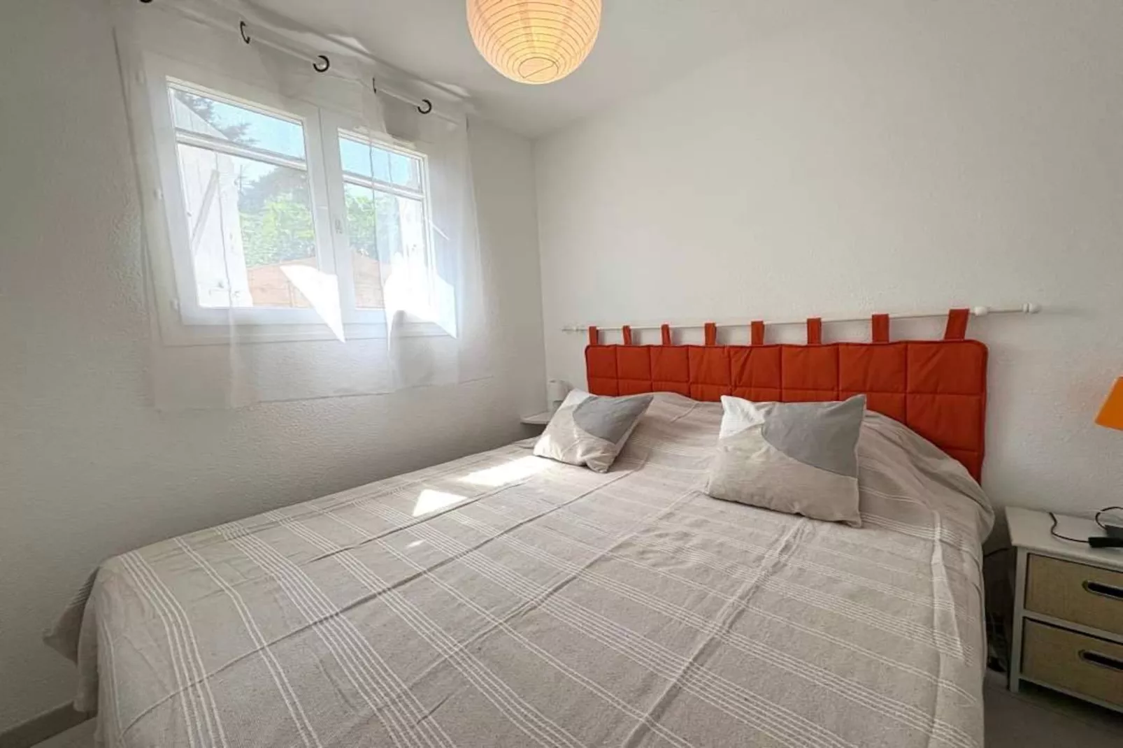 109 ZINE-Bedroom