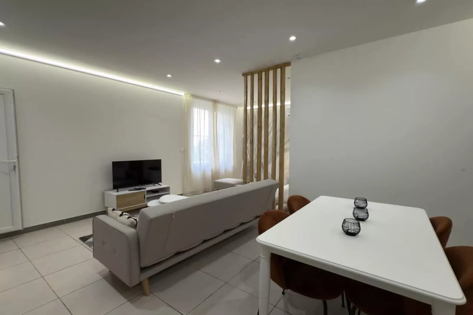 99 STUDIO-Dining room